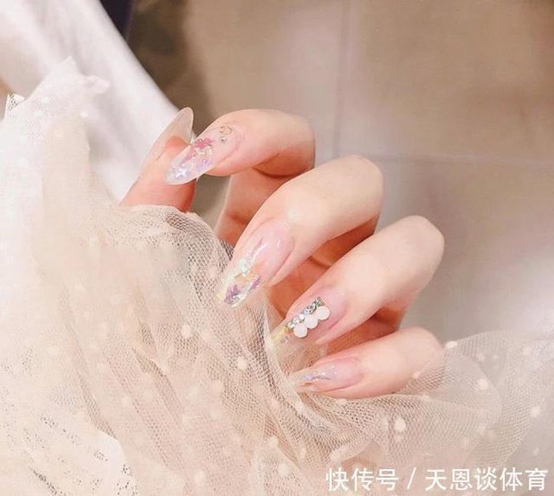 美甲潮流新趋势：涪城美甲业的华丽转身